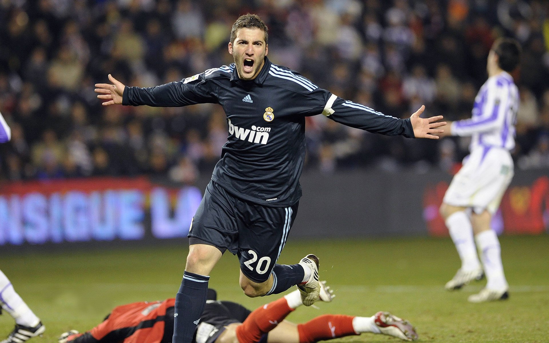 未来“足球天王”在欧冠舞台的首次大放异彩，欧足联50大未来之星